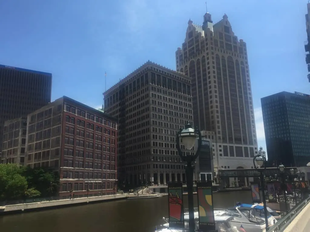 modern milwaukee skyline