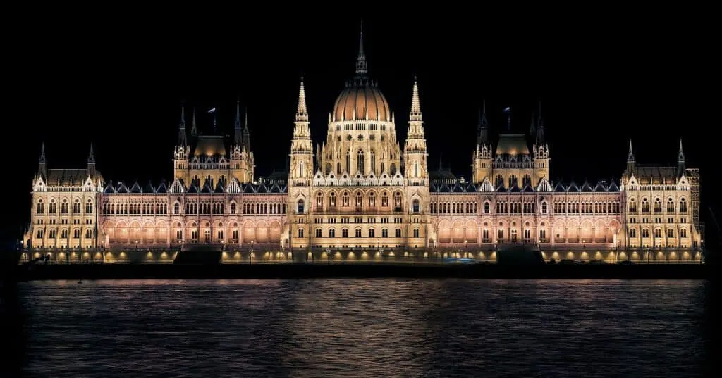 hungarian parliament building budapest landmark