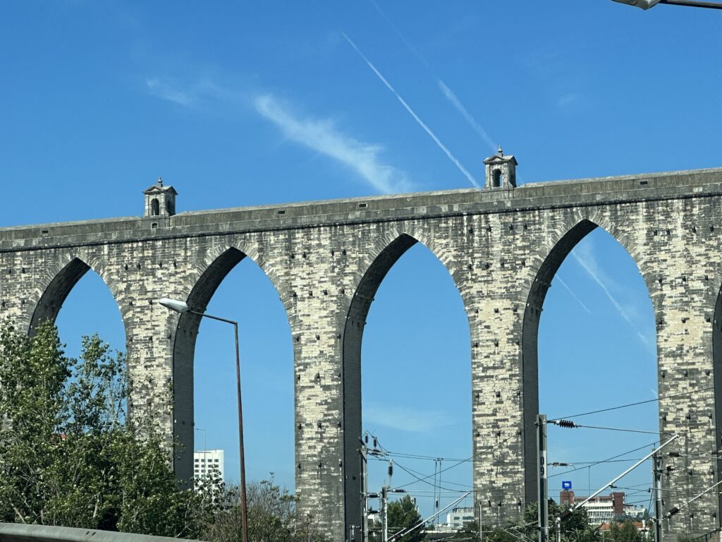 Águas Livres Aqueduct